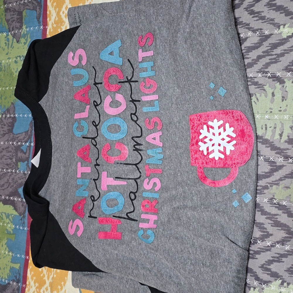 Ladies sz Large 3/4 sleeve Santa shirt